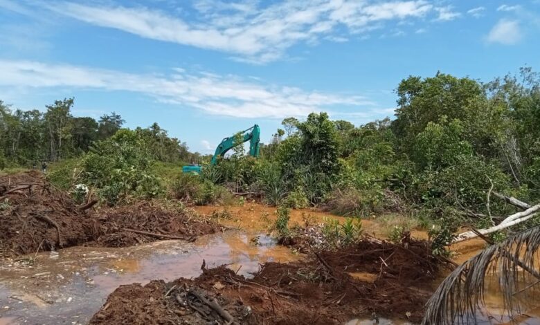 PT CLM Melakukan Pengerjaan Normalisasi Sungai Desa Laoli