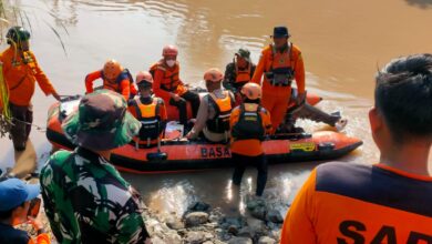 Tim Gabungan Pencarian Korban Nurhayati melakukan penyisiran Sungai sungai Paremang dan hutan