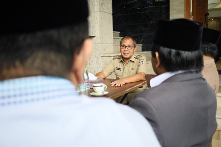 Danny Titip Pesan Jagai Anakta' ke Panitia Haul Akbar X Pendiri Ponpes An Nahdlah