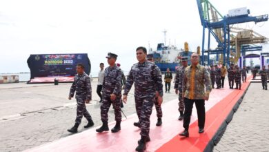 Dampingi KSAL Laksamana TNI Muhammad Ali, Danny Pomanto Jajal KRI Bung Karno-369