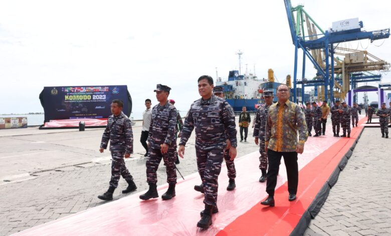 Dampingi KSAL Laksamana TNI Muhammad Ali, Danny Pomanto Jajal KRI Bung Karno-369