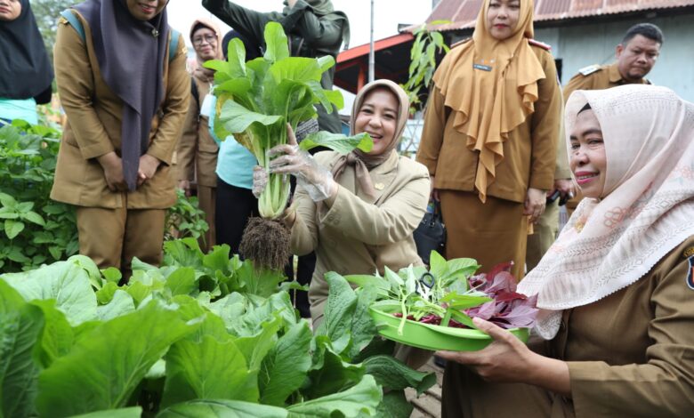 Fatmawati Rusdi Pantau Kesiapan Lomba Kelurahan Tingkat Kabupaten Kota 2023