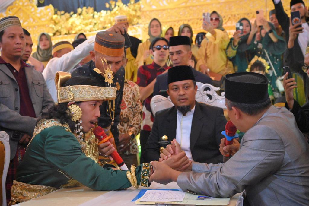 Gubernur Andi Sudirman Jadi Saksi Pernikahan Tumming - Nanda di Gowa