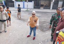 Nunung Dasniar Desak Pemerintah Kota Benahi Infrastuktur Jalan Bangkala Raya Yang Sudah Rusak