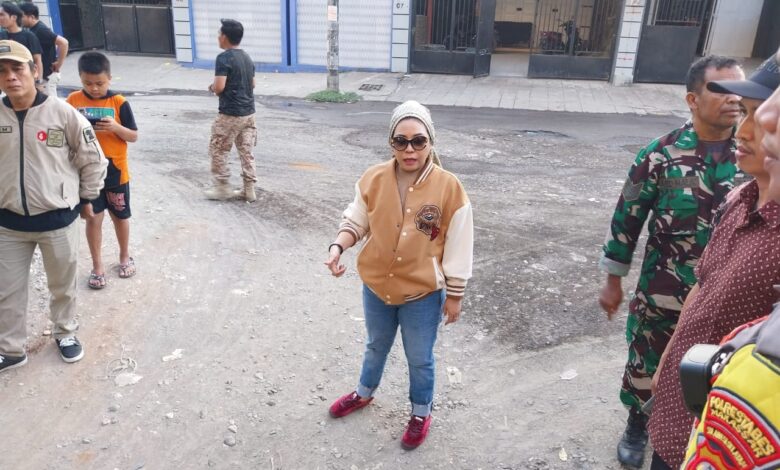 Nunung Dasniar Desak Pemerintah Kota Benahi Infrastuktur Jalan Bangkala Raya Yang Sudah Rusak