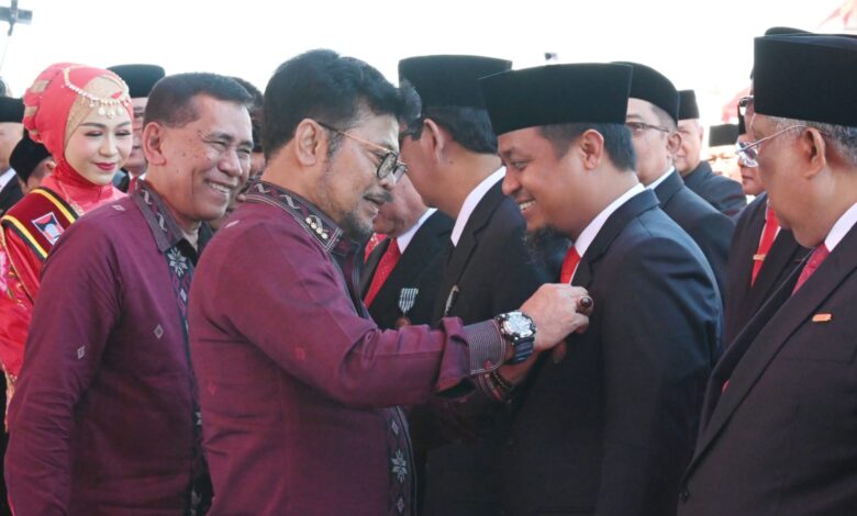 Penghargaan Tertinggi Negara, Gubernur Andi Sudirman Terima Satyalancana Wira Karya