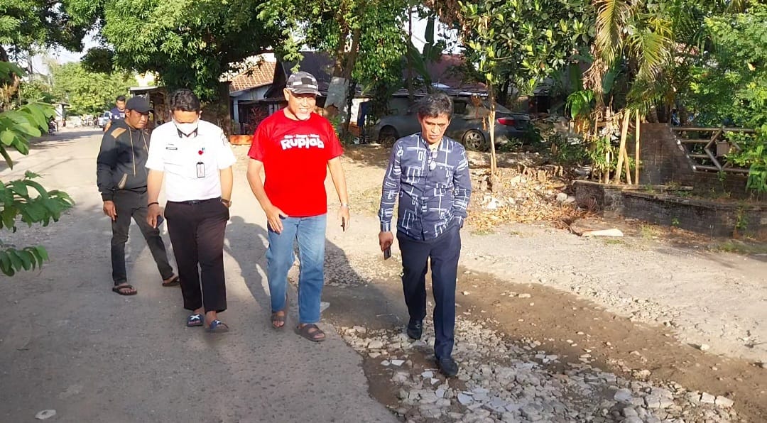 Anggota DPRD Makassar Hamzah Hamid Tinjau Kondisi Jalanan dan Drainase di Jalan Paccinang 4 dan 5