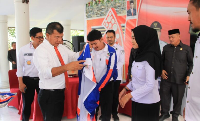 Lepas Kontingen PGRI Bulukumba ke Porseni, Bupati Andi Utta: Harus Menjadi Kontingen Terbaik