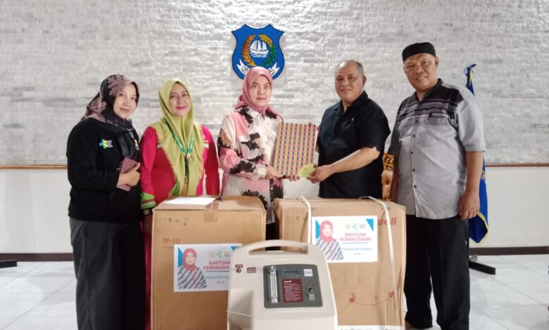 Aliyah Mustika Serahkan Bantuan Alkes ke RSUD Andi Sultan Daeng Radja