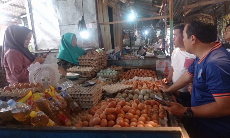 Dirut Perumda Pasar Karya Pantau Stabilitas Harga di Pasar Pabaeng-baeng Makassar