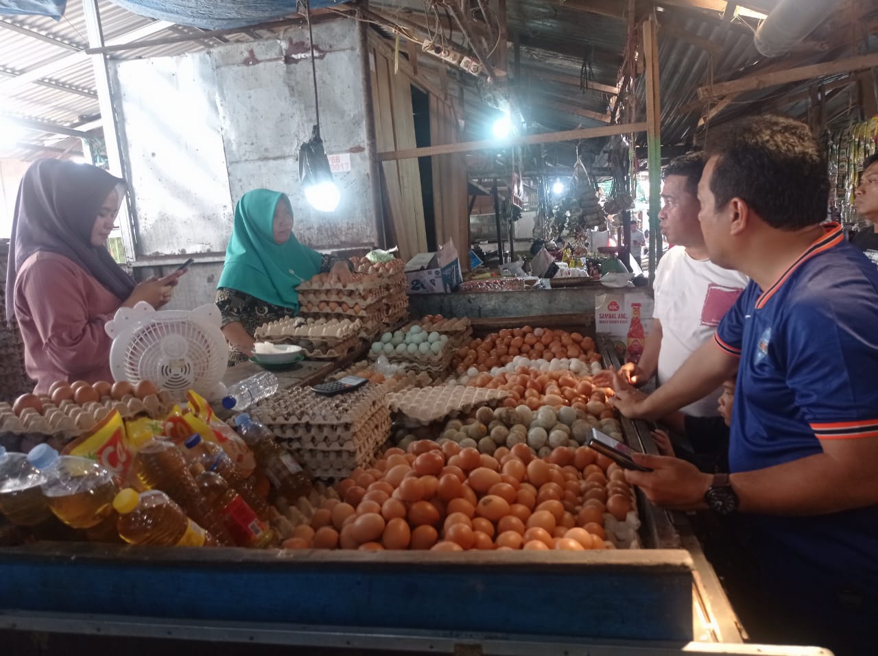 Dirut Perumda Pasar Karya Pantau Stabilitas Harga di Pasar Pabaeng-baeng Makassar