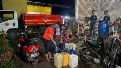 BPBD Sulsel Membantu Pendistribusian Air Bersih ke Ratusan Rumah Warga Kompleks Kodam 3 Makassar