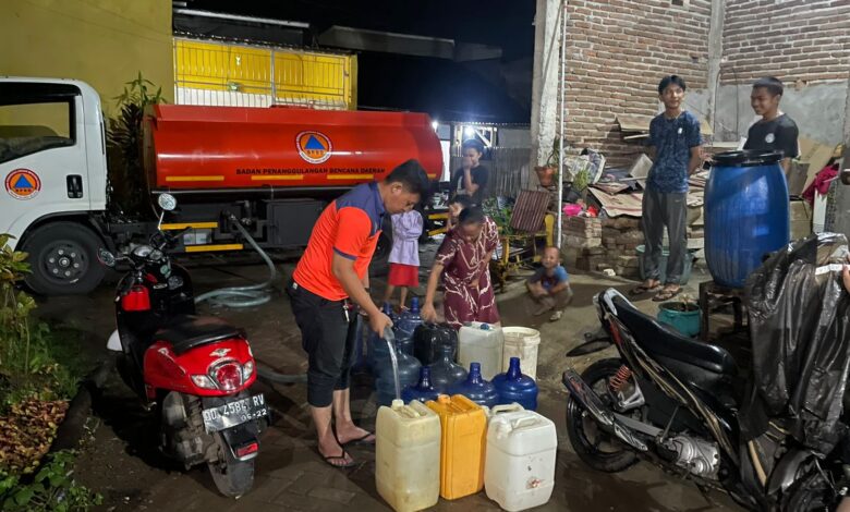 BPBD Sulsel Membantu Pendistribusian Air Bersih ke Ratusan Rumah Warga Kompleks Kodam 3 Makassar