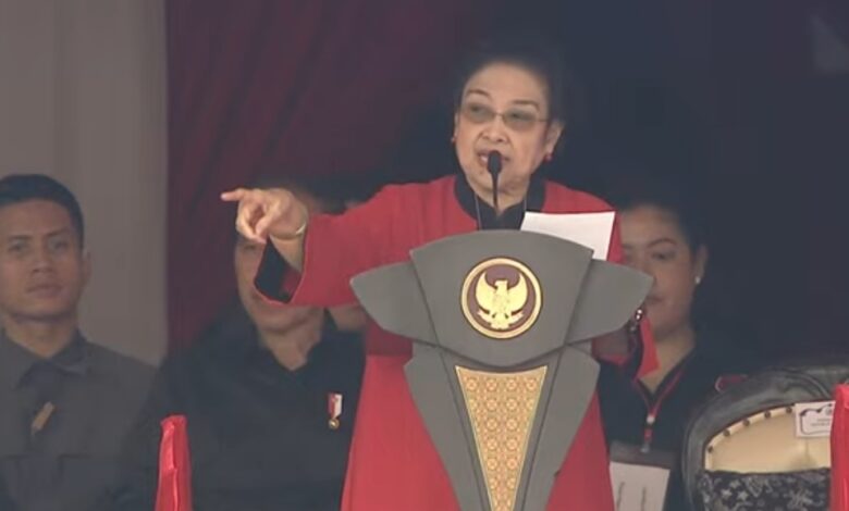 Puncak Peringatan Bulan Bung Karno, Simpatisan PDIP se-Indonesia Merahkan GBK