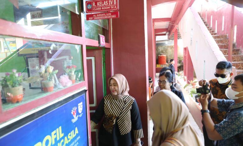 Wujudkan Sekolah Terintegrasi, Fatmawati Rusdi Tinjau SDN di 4 Kecamatan