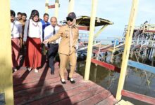 Fatmawati Rusdi bersama Kadis Pariwisata Makassar Tinjau Wisata Mangrove Lantebung