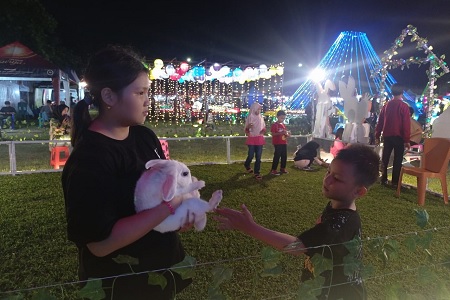 Makassar Light Festival Hadirkan Kelinci Impor Dalam Area Bermain Anak