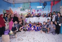 CSR Mercure Makassar Nexa Pettarani dan UNIFA Sumbangkan Makanan Sehat dan Perlengkapan Sekolah untuk Anak-anak