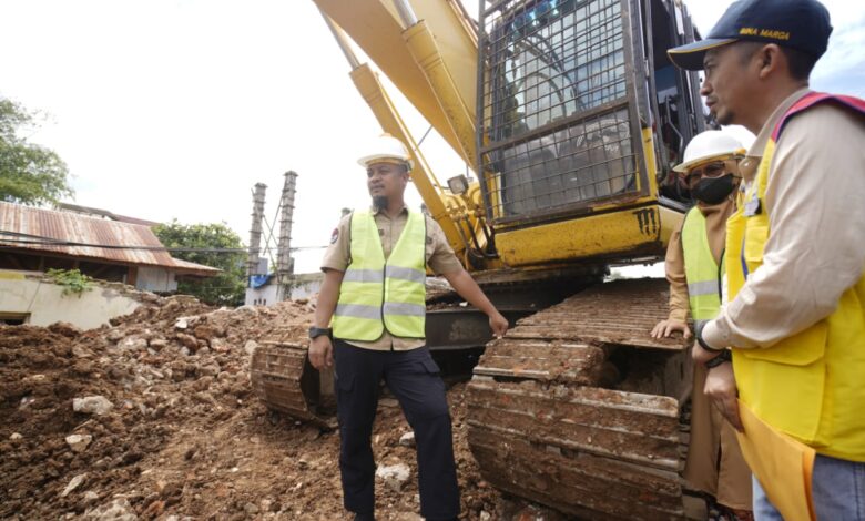 Gubernur Andi Sudirman Tinjau Lokasi Pembangunan Jembatan Sungai Malango di Torut