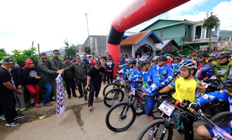 Bupati Gowa Lepas Ratusan Biker Mountain Bike Challenge Beautiful Malino 2023