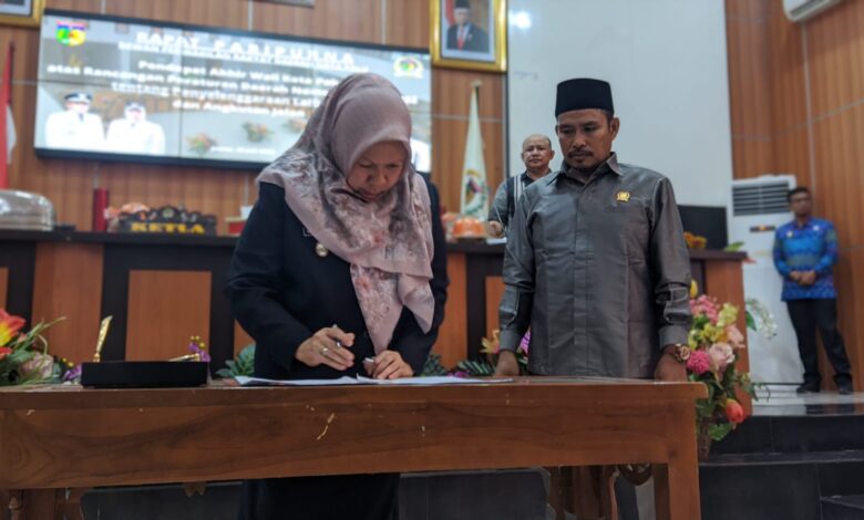 DPRD Kota Palu Bersama Pemkot Teken Persetujuan Ranperda Penyelenggaraan Lalu Lintas dan Angkutan Jalan Menjadi Perda