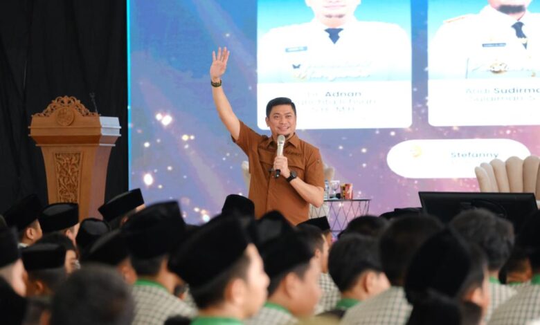 Jadi Narasumber, Adnan Berikan Motivasi Pendidikan Terhadap Ratusan Siswa Madrasah Arifah Gowa