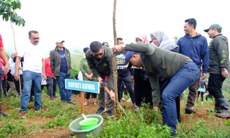 Kembali Lakukan Penanaman Pohon, Adnan Sebut Sebagai Upaya Perbaiki Kawasan Hutan Kritis