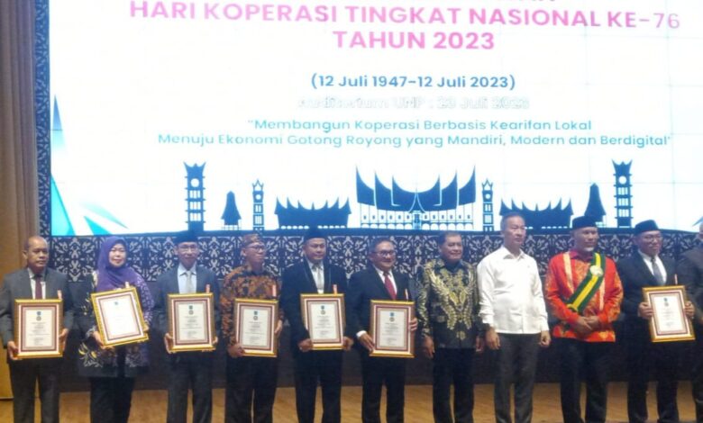 Peringatan Hari Koperasi, Bupati Bulukumba Terima Penghargaan Tokoh Penggerak Koperasi