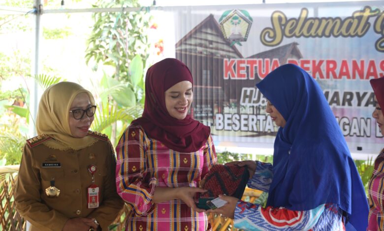 Produk Sutra Khas Gowa Dilirik Dekranasda Wajo, Siap Dikerjasamakan