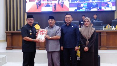 Wabup Gowa Serahkan Ranperda Pajak dan Retribusi Daerah Ke DPRD