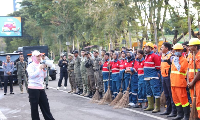 Beri Contoh ke Masyarakat, Wakil Wali Kota Makassar: Jaga Kebersihan Kota Lewat Giat Jumat Bersih
