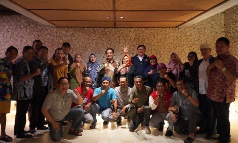 IKA Unhas Bulukumba Jamu Rektor Unhas di Tanjung Bira