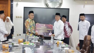 Danny Pomanto Serahkan Bonus Rp145 Juta Kepada Kafilah Makassar Pemenang Kompetisi Tilawatil Qur'an dan Hadits