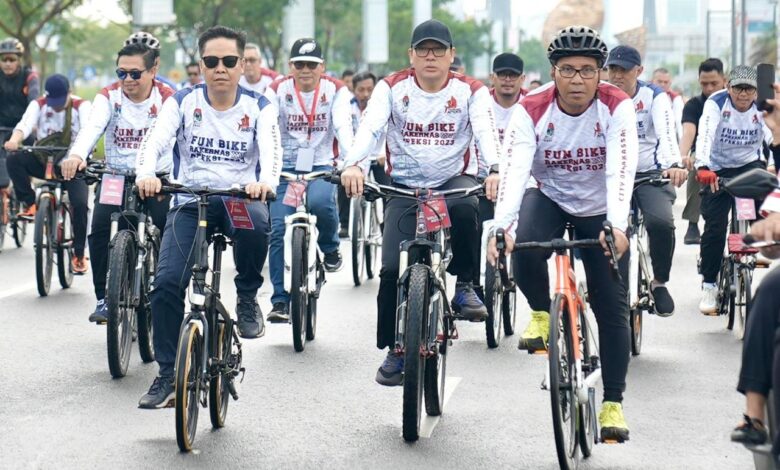 Peserta Rakernas APEKSI Gowes Keliling Kawasan Metro Tanjung Bunga - CPI