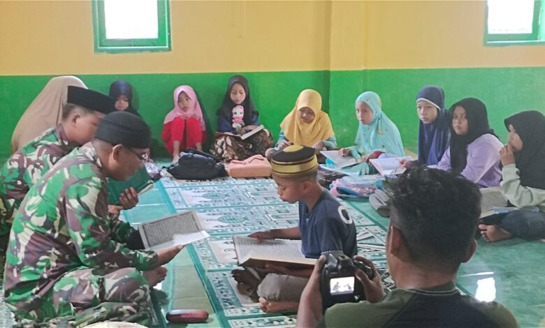 Tanamkan Nilai Agama Sejak Dini, Satgas TMMD Ajari Anak-anak Mengaji