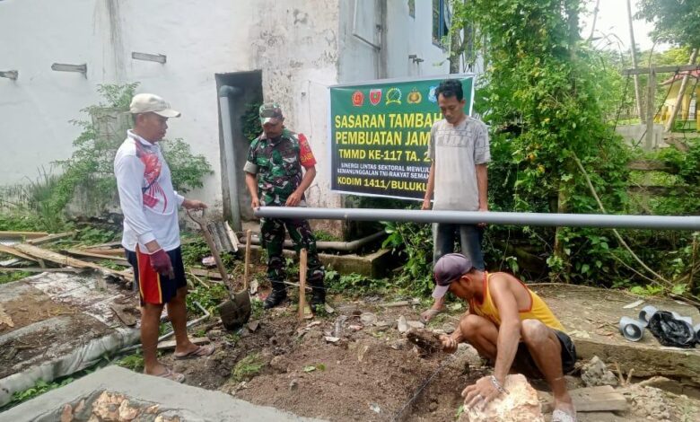 TMMD Bulukumba Bangun Jamban Rumah Warga