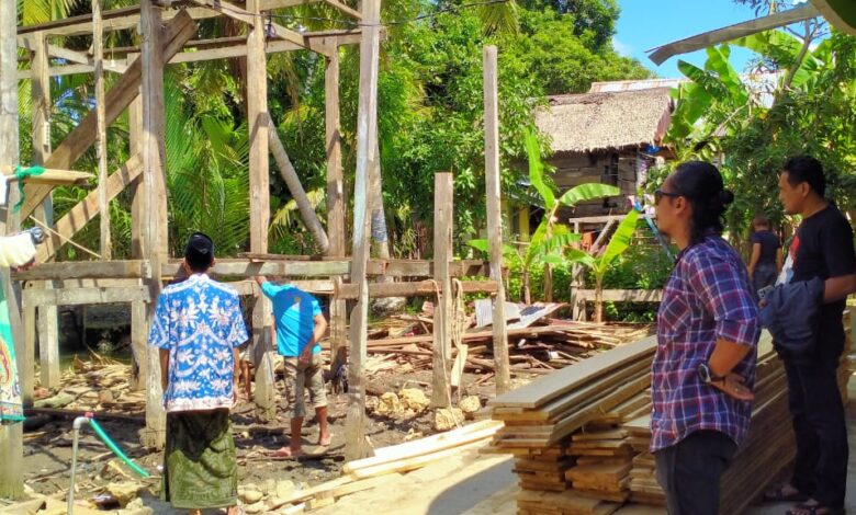 Tinggal Bersama Cucu di Rumah Tak Layak Huni, Tim Amure Bantu Nenek Nurumah