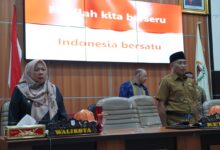 Hadiri Rapat Paripurna DPRD Palu, Wawali Reny Bacakan Sambutan Wali Kota