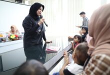 Grebek Stunting, Fatmawati Rusdi Ingatkan Perhatikan Pola Asuh Anak