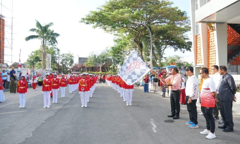 Bupati Andi Utta Lepas Peserta Gerak Jalan HUT Kemerdekaan