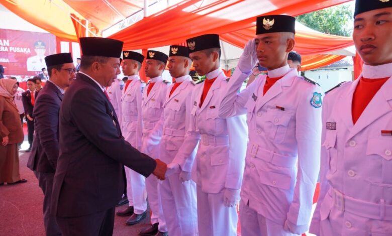 Disaksikan Orangtuanya, 72 Paskibra Bulukumba Dikukuhkan