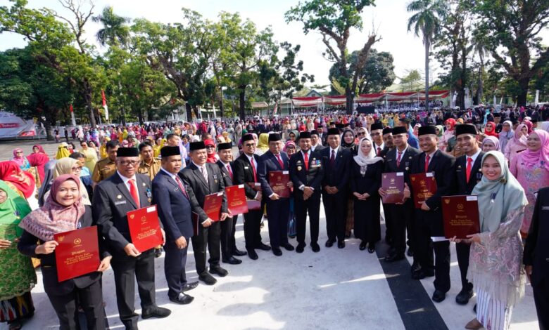 Gubernur Andi Sudirman Sematkan 2.398 Satyalancana Karya Satya kepada PNS Pemprov Sulsel