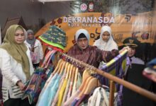 Hadiri Expo Dekranasda Sulsel di Wajo, Indira Yusuf Ismail Sambangi Booth Dekranasda Makassar