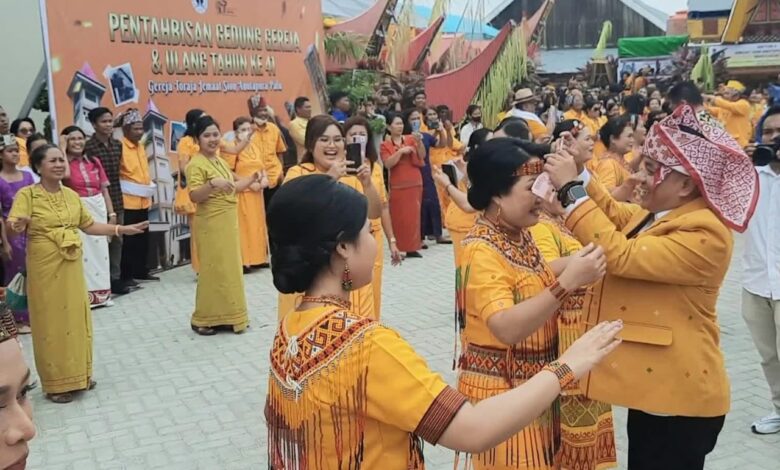 Wali Kota Palu Hadiri Pentahbisan Gedung dan Ulang Tahun ke-41 Gereja Toraja Jemaat Sion Anutapura