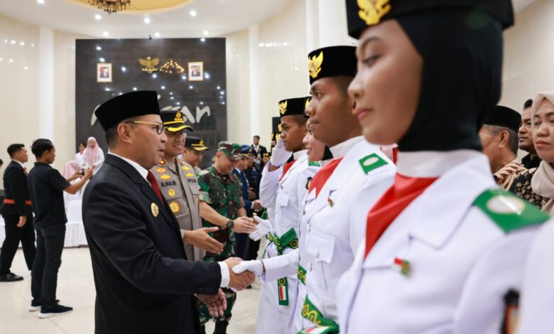 Danny Pomanto Kukuhkan Pasukan Pengibar Bendera Pusaka Kota Makassar 2023