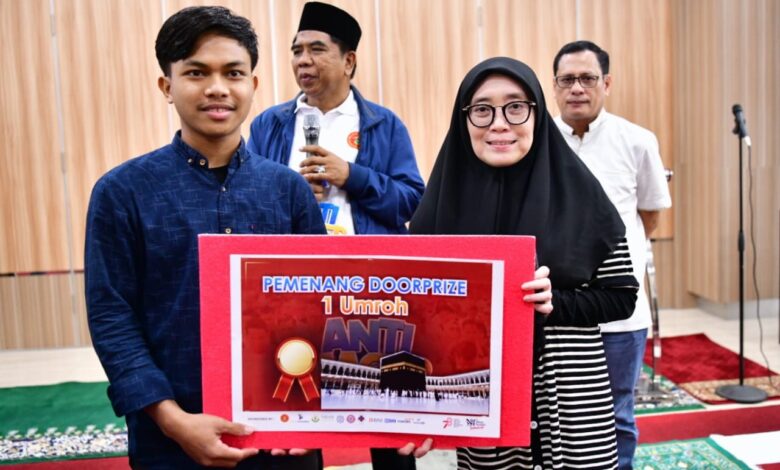 Pemenang Undian Jalan Sehat Sulsel Anti Mager Terharu Terima Hadiah Umroh