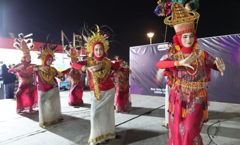 Penampilan Tarian Tradisional, Lenggang Budaya dan Anatari Padat Pengunjung