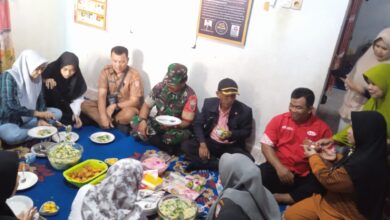 Makan Barobbo Bersama, KWT Longwis Himreta Nikmati Hasil Panen