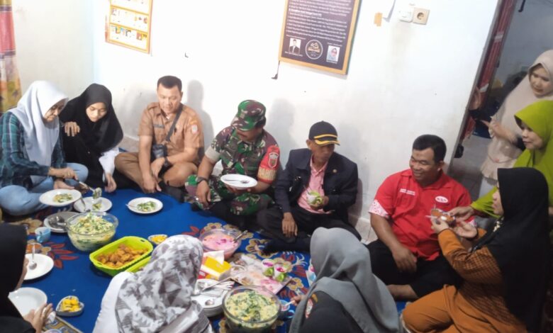 Makan Barobbo Bersama, KWT Longwis Himreta Nikmati Hasil Panen