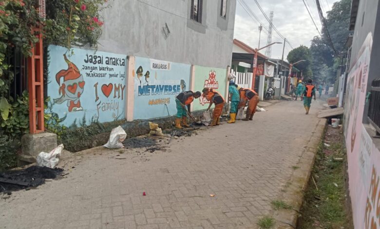 RT dan RW Kompak Bersihkan Drainase Longwis Sepanjang 98 Meter